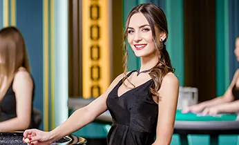 Hình ảnh hỗ trợ khách hàng và câu hỏi thường gặp